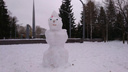 Налепили тут: новосибирцы начали делать первых снеговиков в перерывах между снегопадами