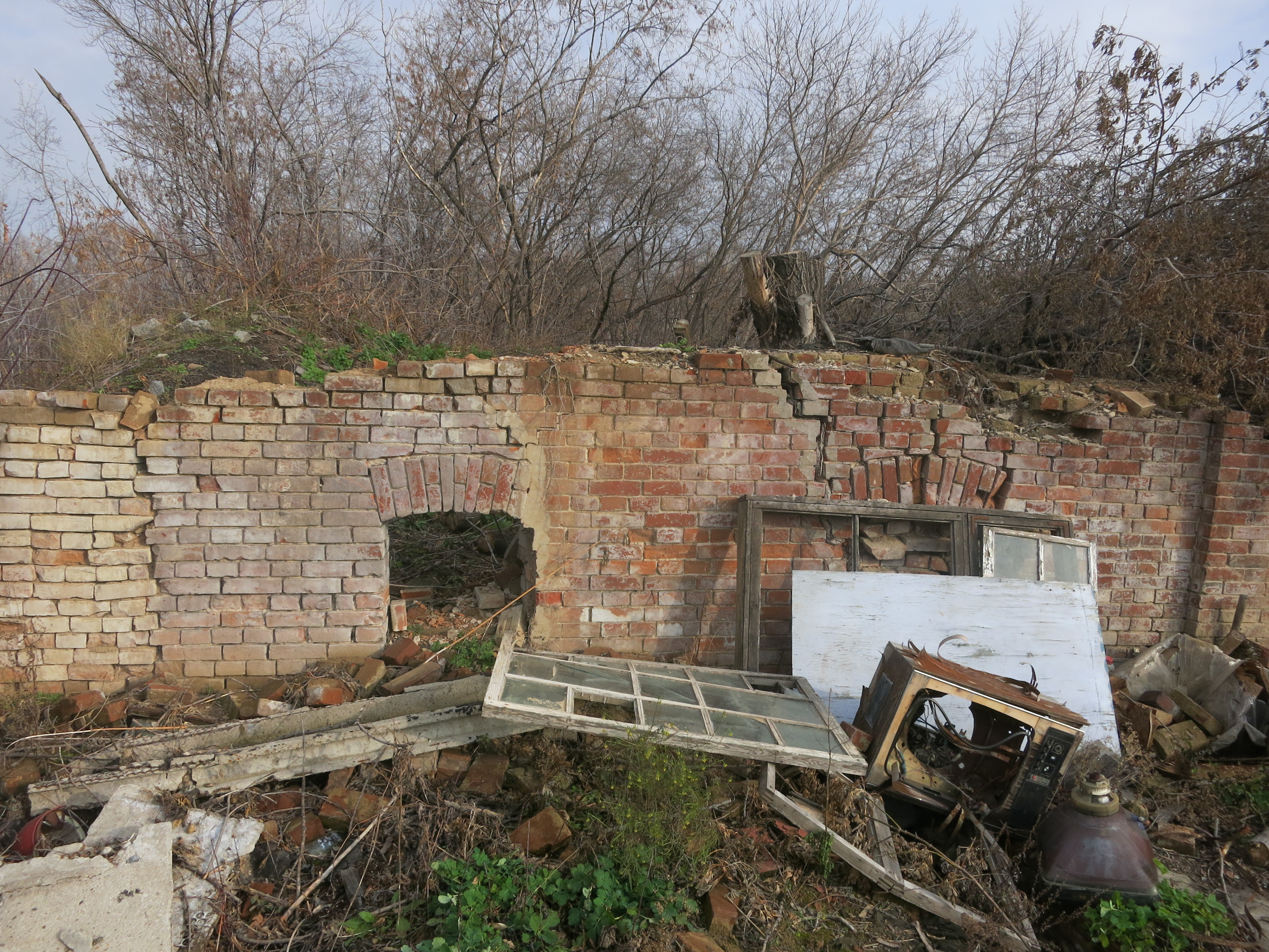 В доме в советское время была контора кожевенной артели — руины её кирпичного цеха находятся в двух домах от него