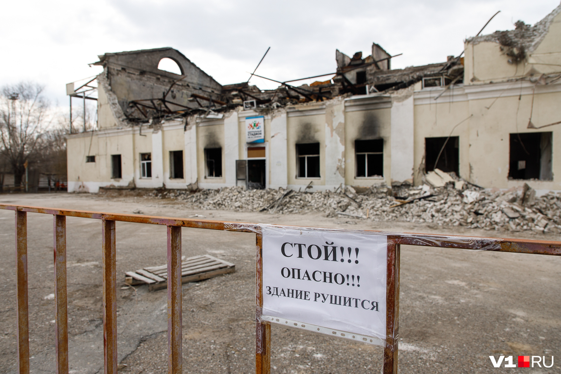 Огонь разрушил спорткомплекс в июле прошлого года Огонь разрушил спорткомплекс в июле прошлого года