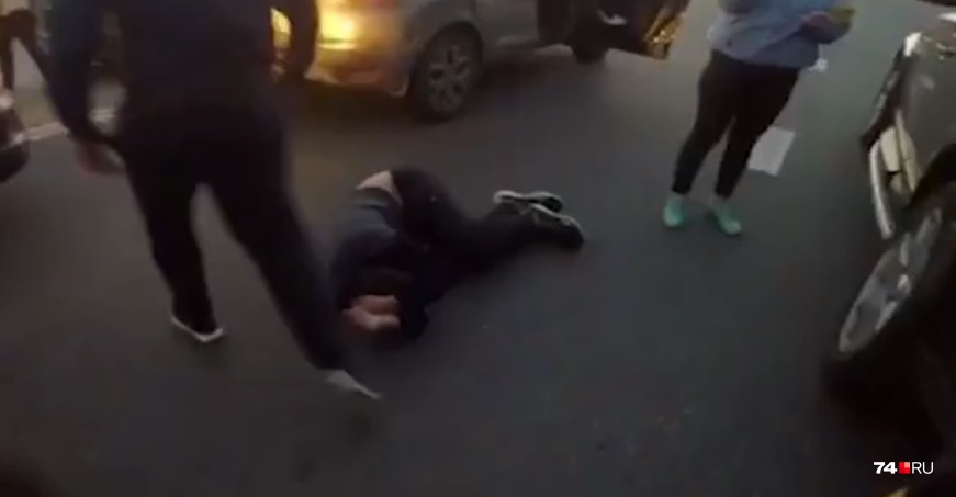 Участники нападения, постановочное оно было или нет, сами сняли всё на видео Участники нападения, постановочное оно было или нет, сами сняли всё на видео