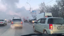 Машину окутало белым паром рядом с «Советской Сибирью» — на место вызвали пожарных