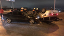 Появилось видео аварии с перевернувшимся ВАЗом на Октябрьском мосту