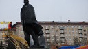 На площади Ленина помыли памятник вождю