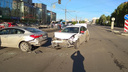 Фото: таксист и водитель иномарки не поделили дорогу на улице Фрунзе