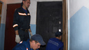 Спасатели помогли новосибирцу попасть в квартиру c крепко спящим ребёнком