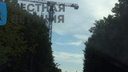 «Страшные нарушения»: ярославцы требуют закрыть стройку из-за крана, который висит над дорогой