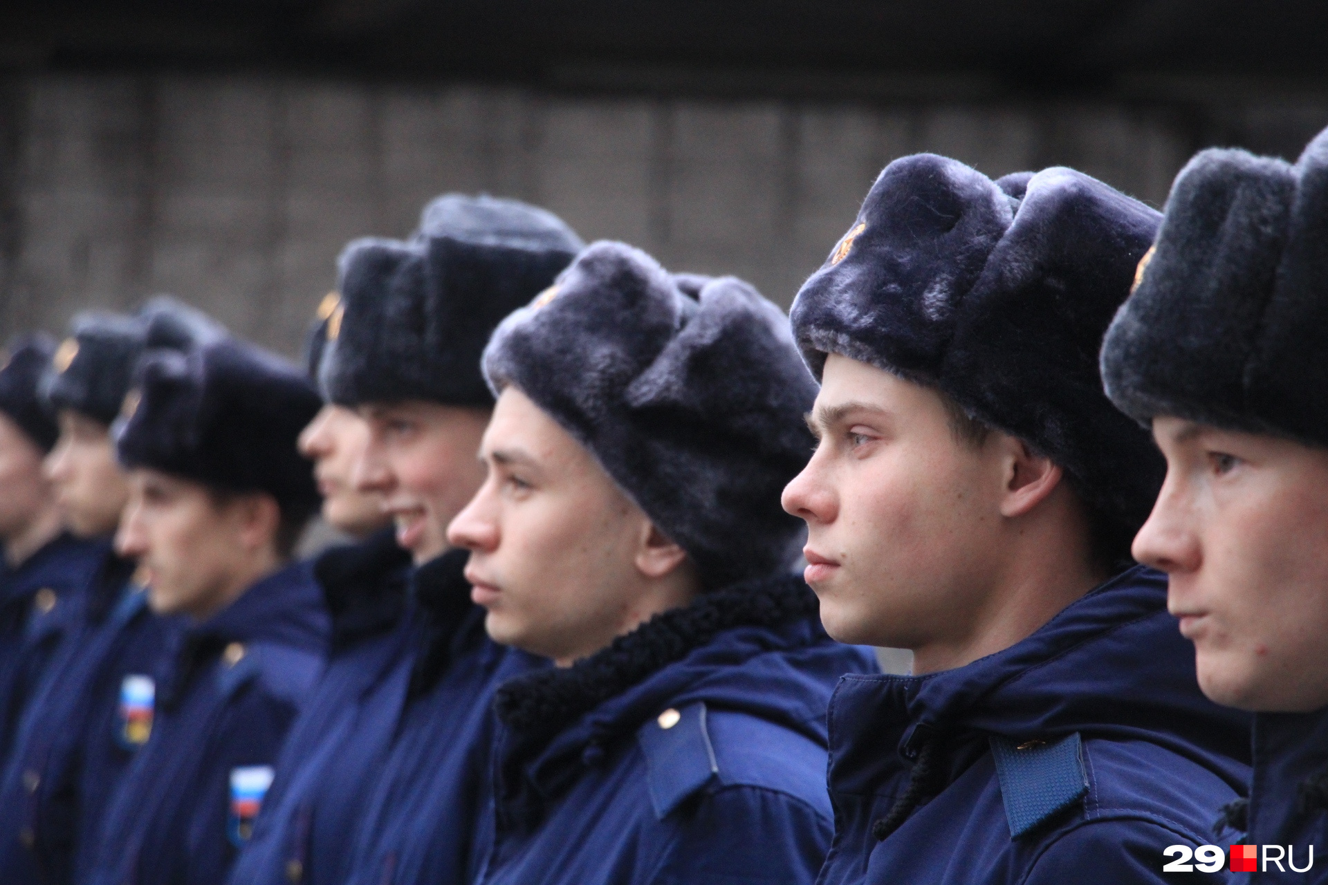 Срочники последние новости. Сборный пункт Архангельск фото. Форма срочников КВС Архангельск.