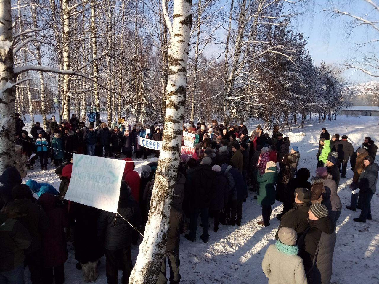 Митингующие в Красноборске Митингующие в Красноборске