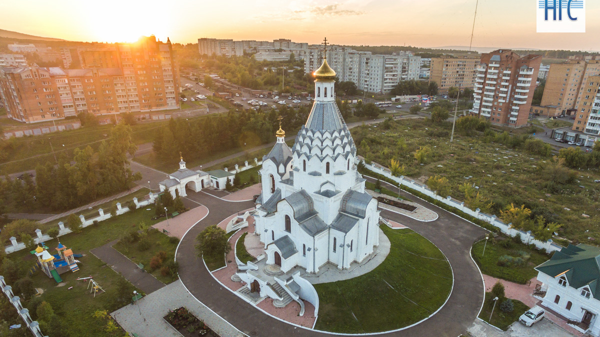 Ветлужанка красноярск. Церковь в Ветлужанке Красноярск. Территория храма на Московском шоссе. Церковь возле торгового центра Красноярск. Красноярск Ветлужанка площадь.