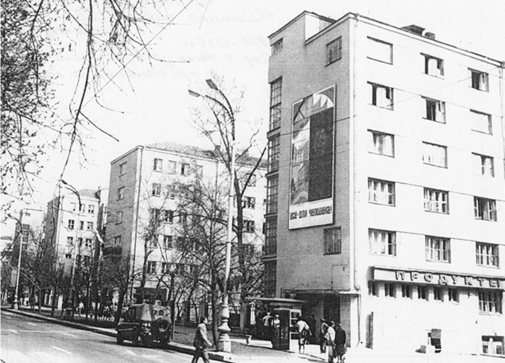 Этот комплекс — пример дома-коммуны, где также есть свои административные здания Этот комплекс — пример дома-коммуны, где также есть свои административные здания