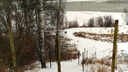 В Новосибирске железными трубами огородили популярное место катания на ватрушках