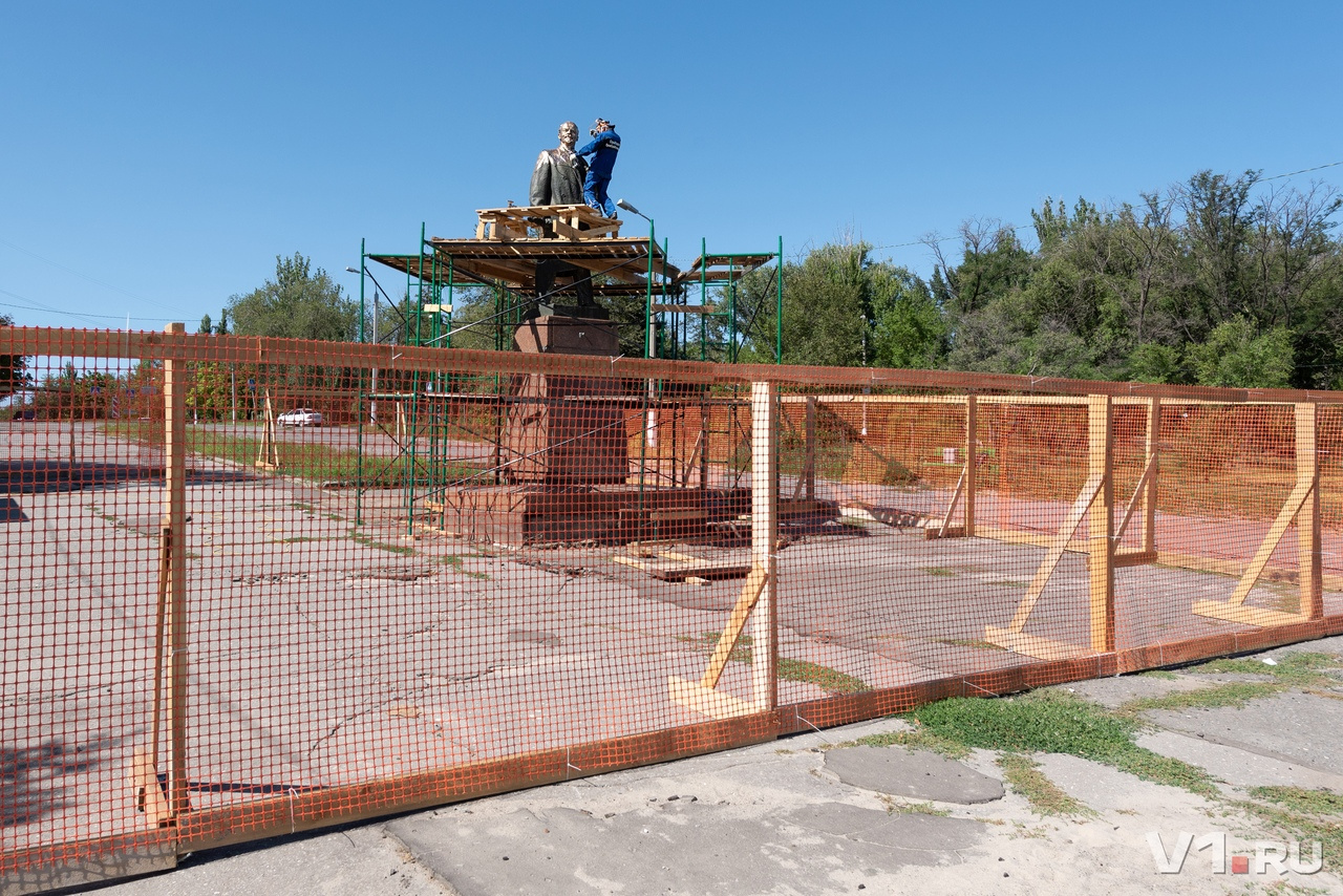 Высота скульптуры Ленина — 3 метра 20 сантиметров
