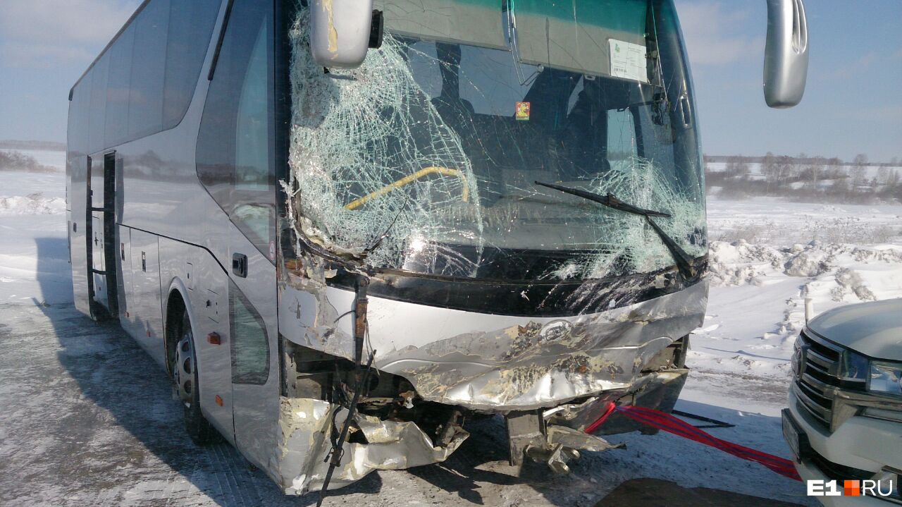 Автобус тоже получил серьёзные повреждения