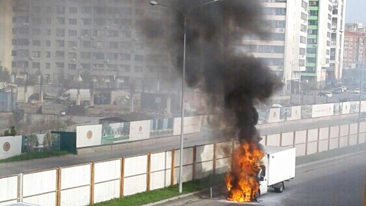 Утром у «Ленты» на Алебашевской сгорела грузовая «Газель»