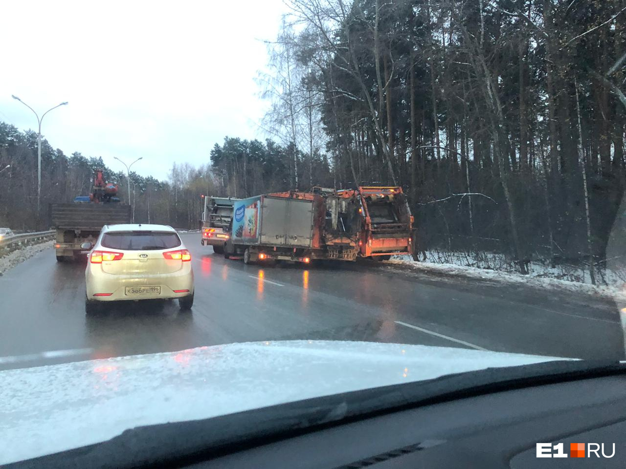 Е1 екатеринбург новости происшествия. Гололед Екатеринбург.