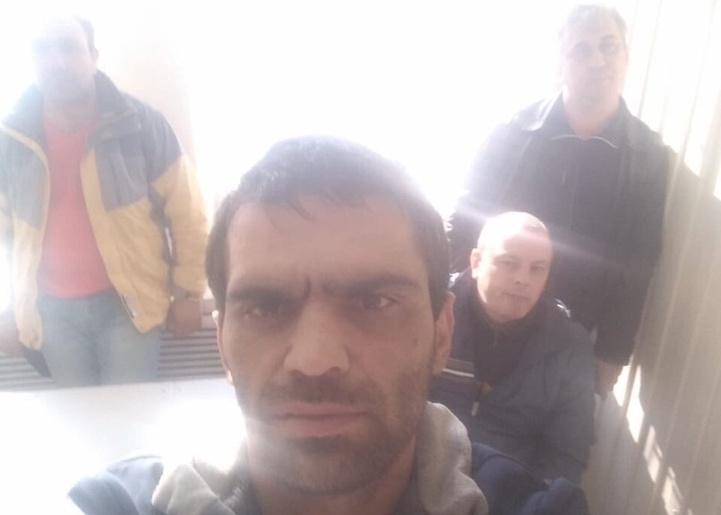 Вахиду Юсупову пока никто не обьяснил, за что его сняли с рейса и задержали Вахиду Юсупову пока никто не обьяснил, за что его сняли с рейса и задержали