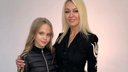 Школьница-модель из Красноярска снялась для журнала вместе с Яной Рудковской