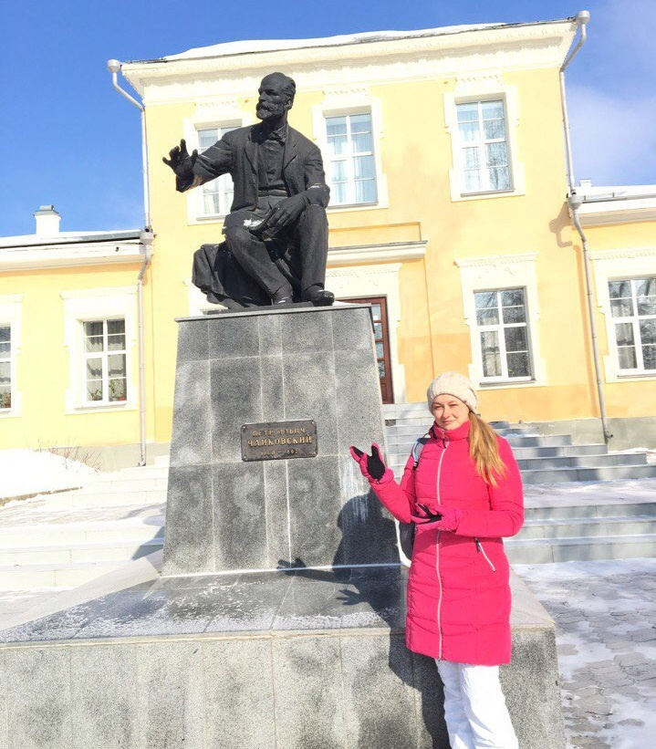 Памятник Чайковскому в Алапаевске Памятник Чайковскому в Алапаевске