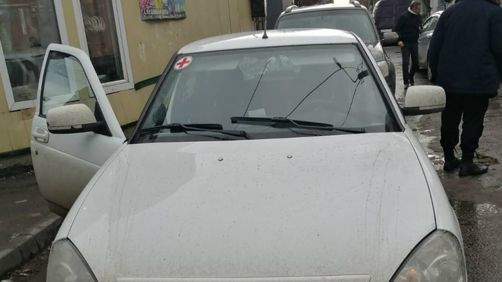 В Челябинске приставы арестовали машину у продавца пиявок, попавшего в ДТП