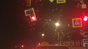 «Смотрите, чтобы не упал на машину»: где нашли накренившийся светофор в Ярославле