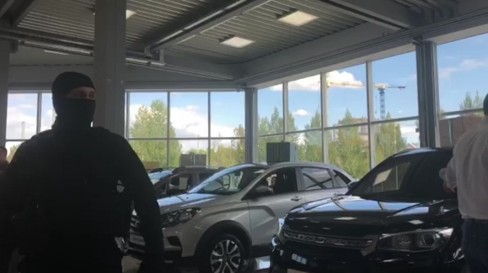 Августовские маски-шоу в автосалоне переросли в уголовное дело о крупном мошенничестве Августовские маски-шоу в автосалоне переросли в уголовное дело о крупном мошенничестве