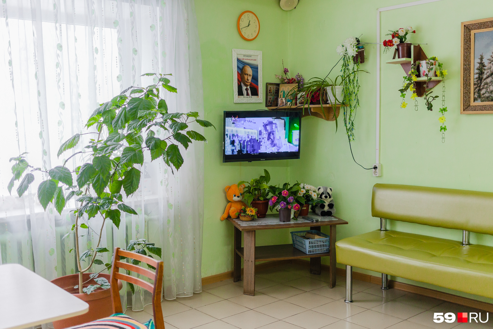 В доме престарелых чисто и очень уютно В доме престарелых чисто и очень уютно