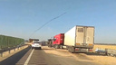Зерно по асфальту: на трассе Ростов — Краснодар произошло массовое ДТП с участием грузовиков