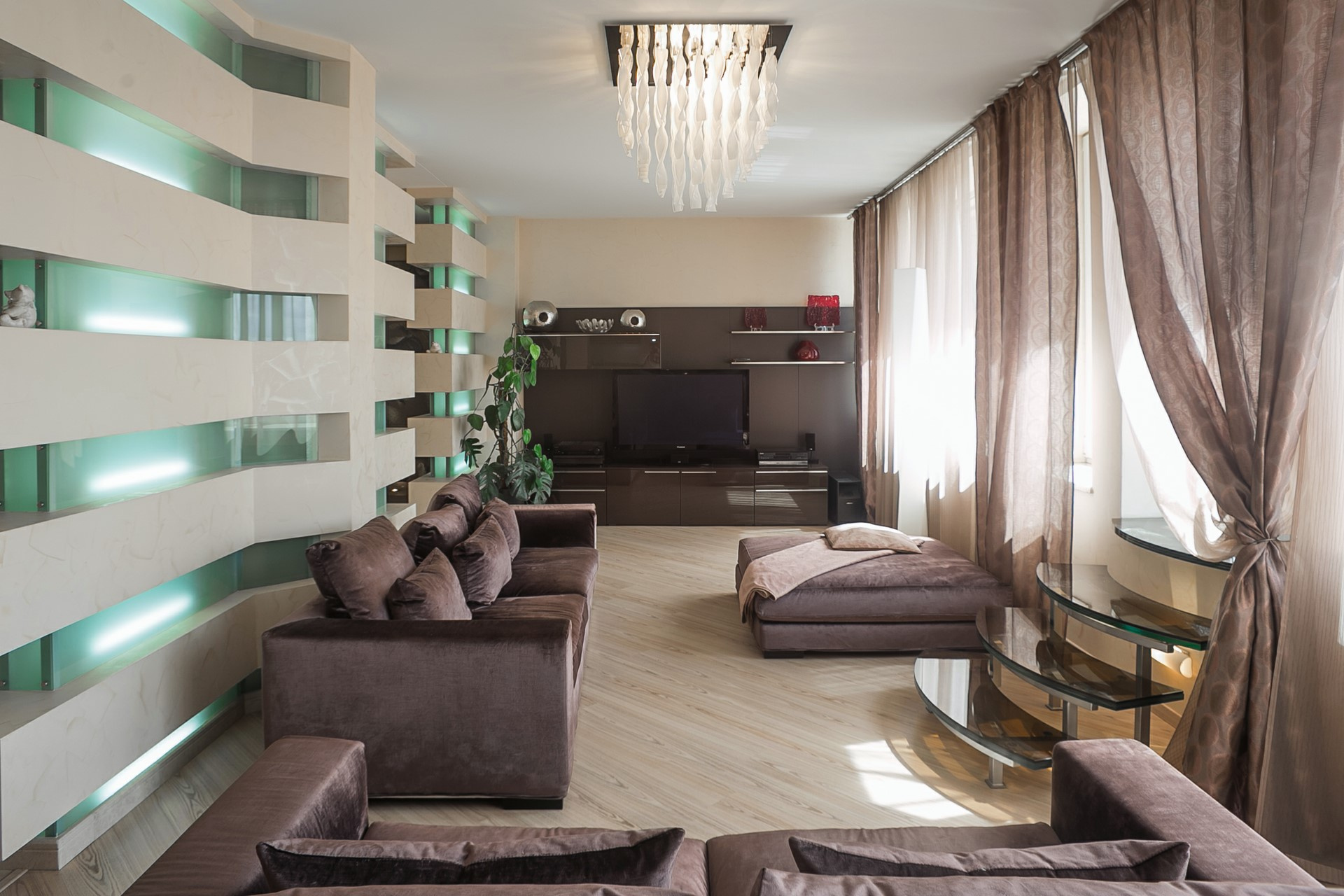 В огромной квартире в ЖК «Солярис» нашлось место для отдельной комнаты отдыха, а лестница только одна — на террасу
