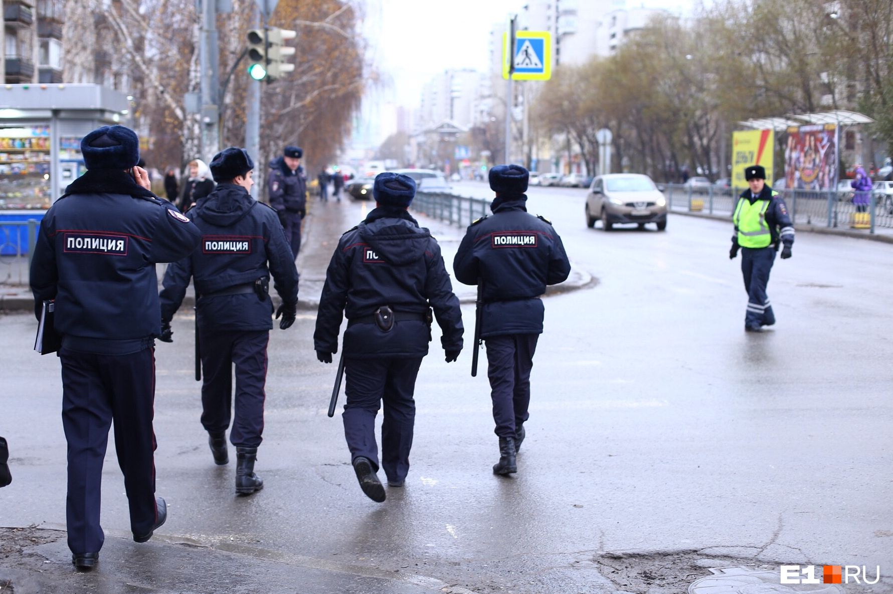 Полиция екатеринбурга фото. Полиция Екатеринбург. Полиция Уралмаш. Полиция Екатеринбург Уралмаш. Русский марш полиция.