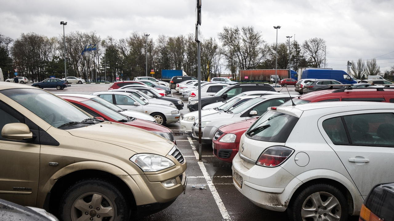 Платная парковка ростов на дону. Платная автостоянка. Проблемы парковки Ростов. Парковка Ростов центр города. В Ростове Великом автостоянка платная автостоянка.