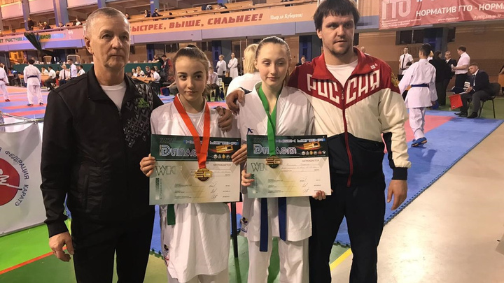«Не проиграли ни одного финала»: свердловские школьники завоевали 8 медалей на турнире по карате