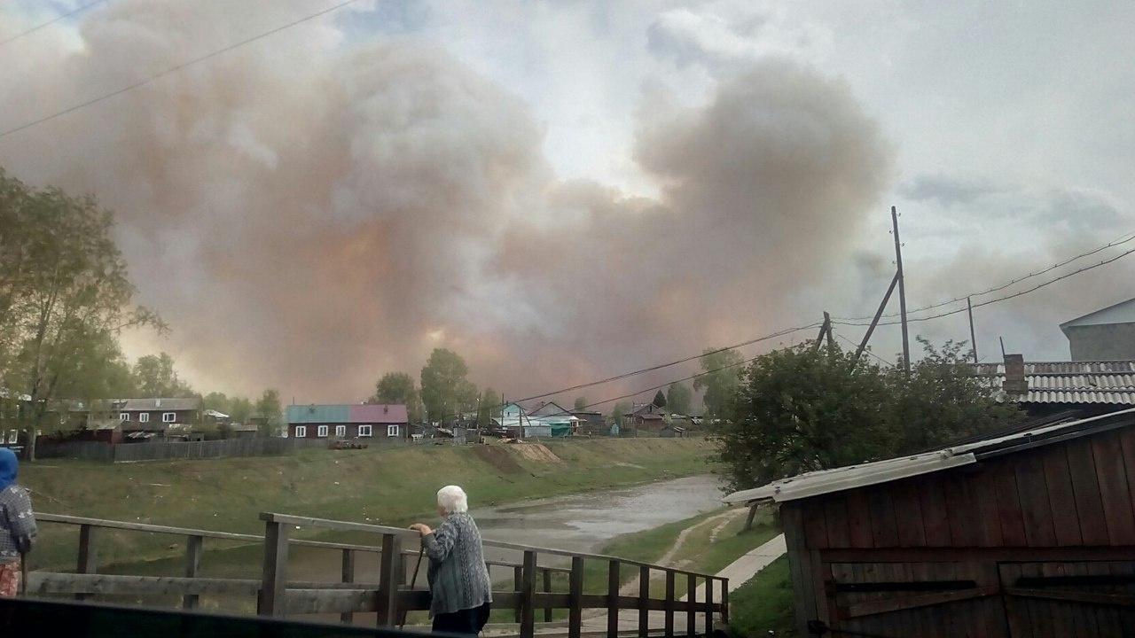 Несколько улиц охвачены огнём Несколько улиц охвачены огнём