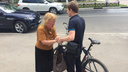 В Ярославле велосипедист на тротуаре сбил бабушку: пенсионерка в больнице