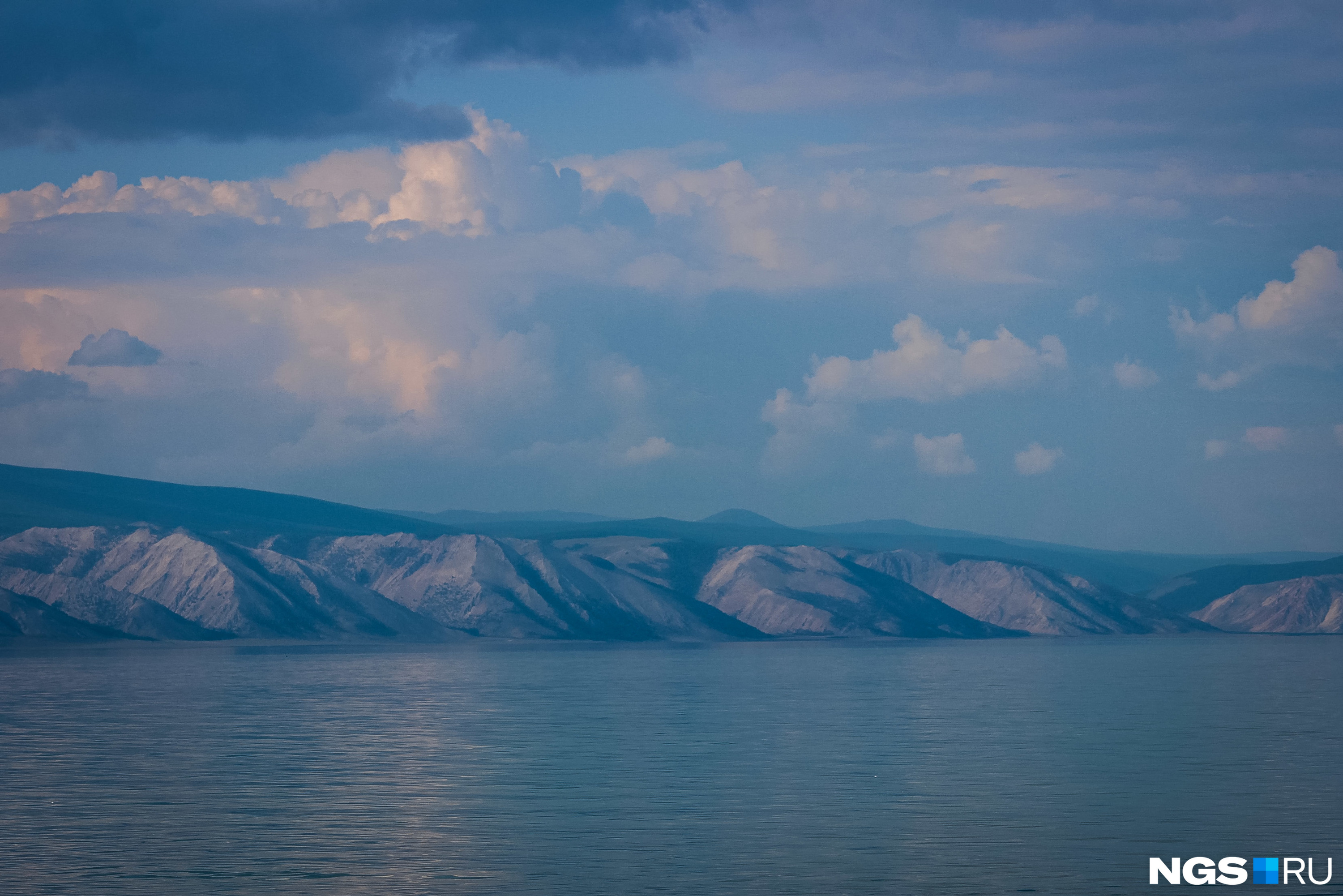 Малое море — пролив, где можно искупаться в Байкале. Вода там прогревается до вполне терпимых температур