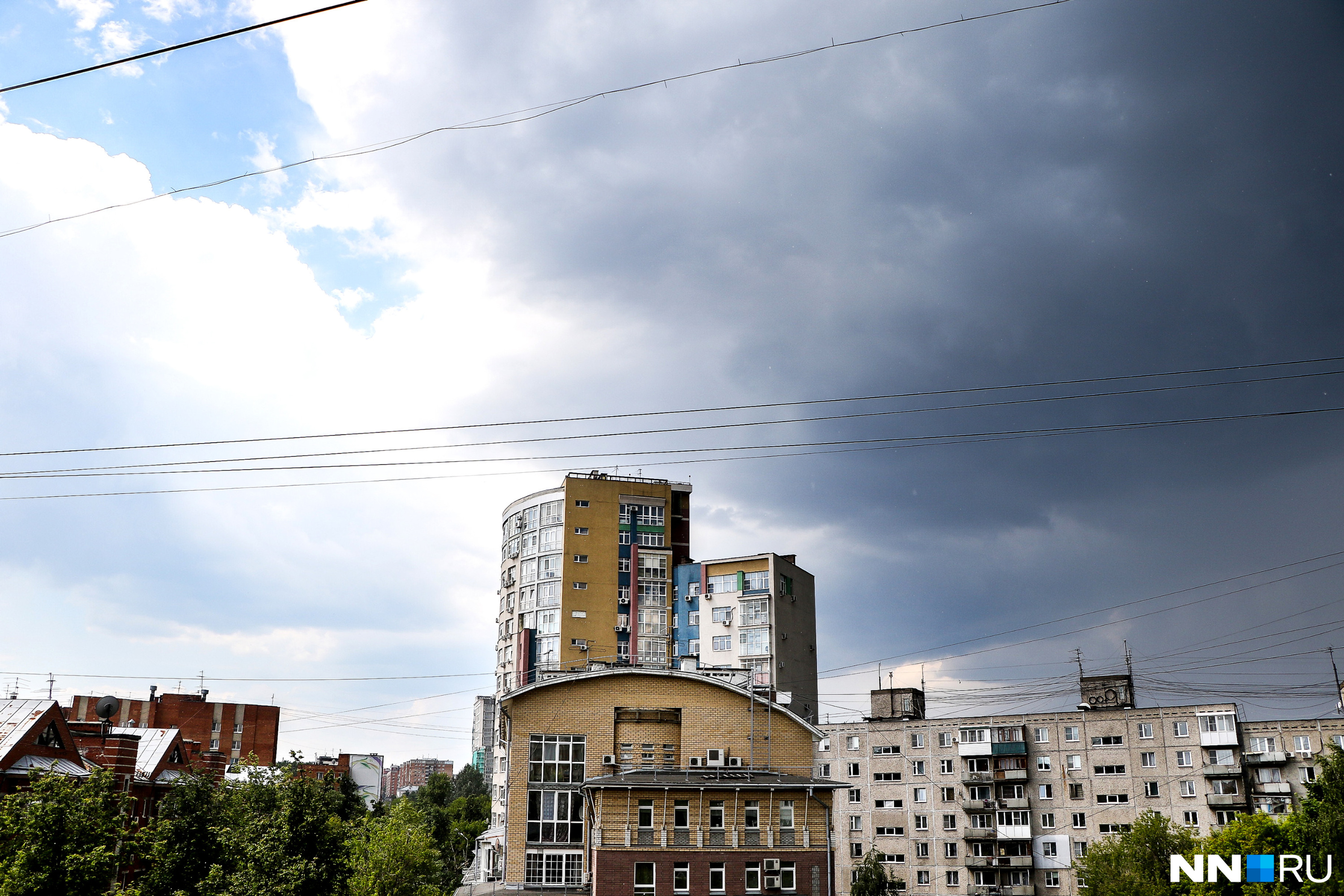 Нижний следить. Гроза в Нижнем Новгороде. Гроза в Нижнем Новгороде 2020. Гроза в Нижнем Новгороде сегодня. Ливни с грозами в Нижнем Новгороде.