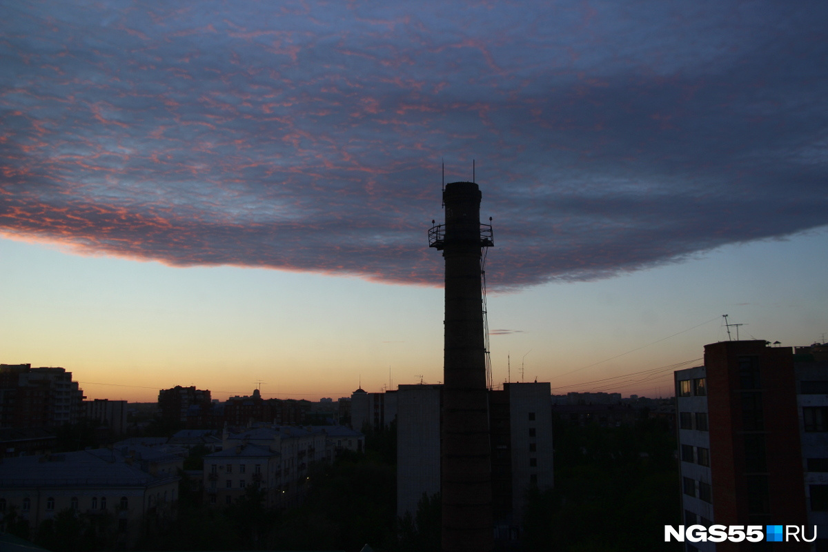 Небо над Омском из окна 6-го этажа торгово-офисного комплекса «Герцен Plaza»