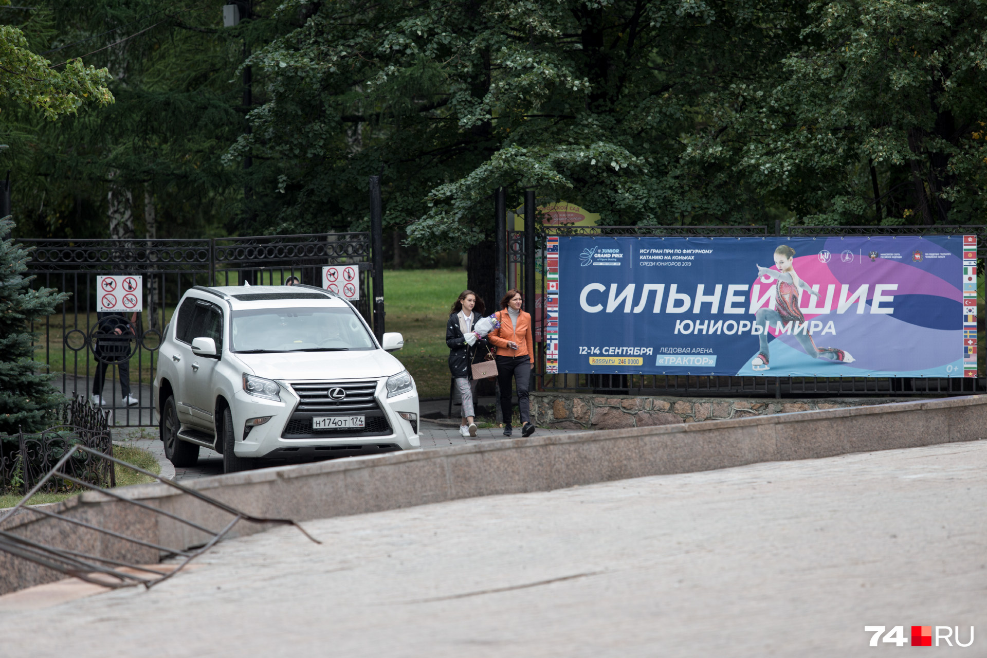 Ближе парковочное место только перед самим театром Ближе парковочное место только перед самим театром