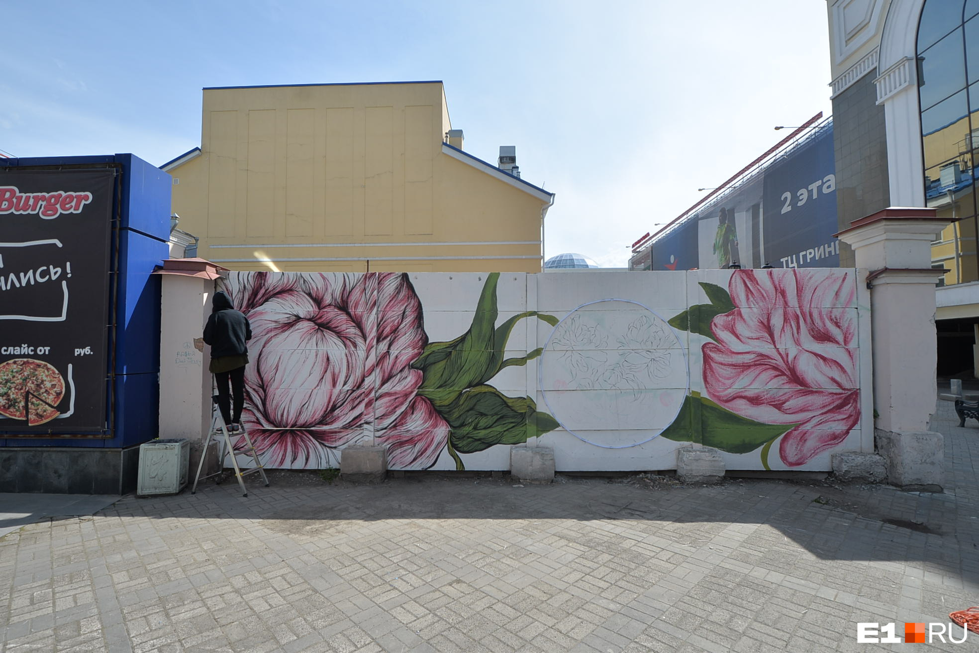 Стен екатеринбург. Фестиваль Стенограффия в Екатеринбурге. Разрисованные стены в ЕКБ. Екатеринбург современное уличное искусство. Уральский стрит арт.