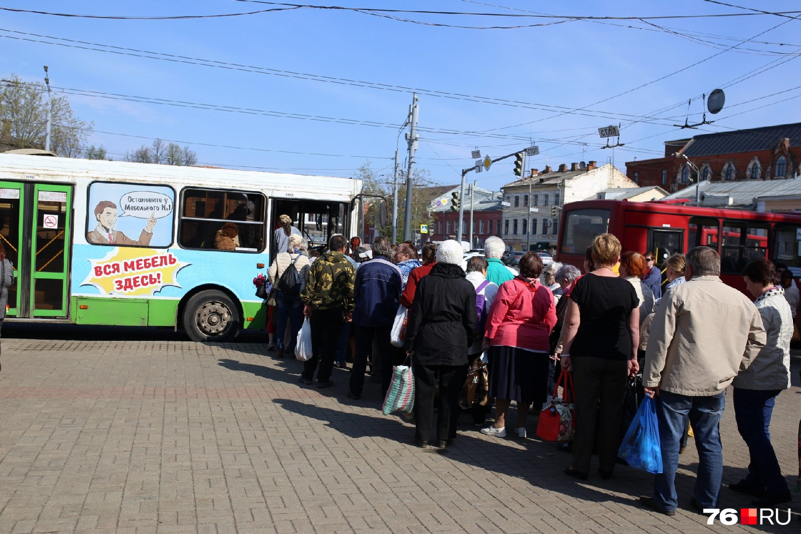 Как открываются двери в автобусе