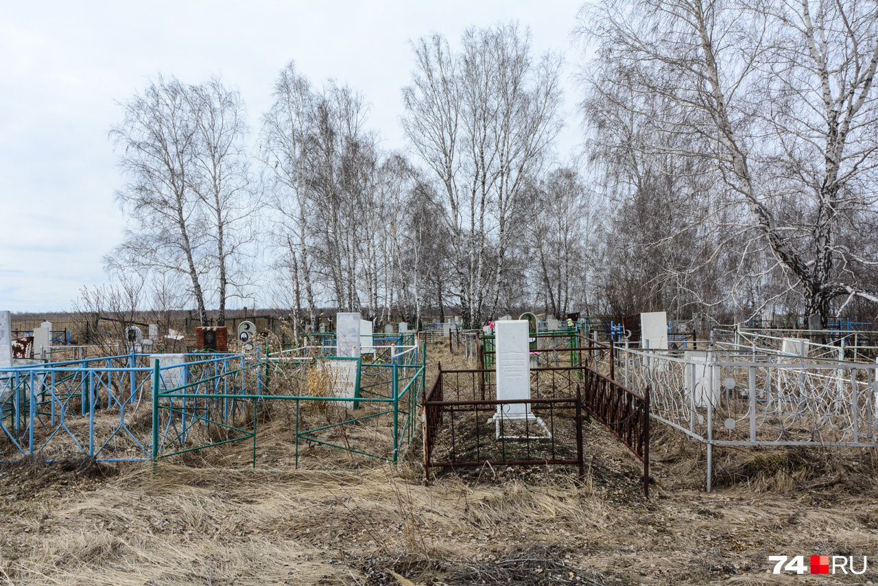А вот многочисленные кладбища Муслюмово заполнены в том числе жертвами радиационной катастрофы