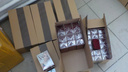 Сабли, ножи, парфюм Gucci и Lacoste: челябинские таможенники задержали контрафактные подарки