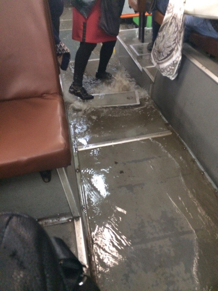 Вода проникает в автобусы Вода проникает в автобусы