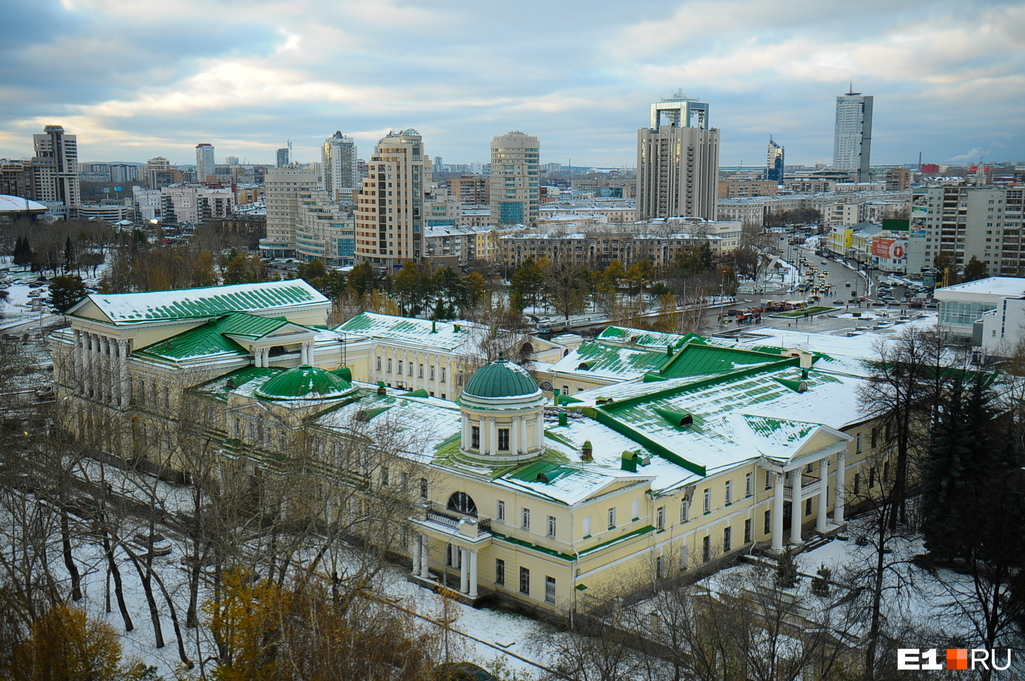 Дом екатеринбург программа. Усадьба Харитонова-Расторгуева Екатеринбург. Екатеринбург, ул. Карла Либкнехта, дом 5. Усадьба Расторгуевых Харитоновых фото зимой. Дом в аренду Екатеринбург.