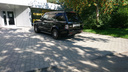 «Я паркуюсь как чудак»: Land Rover ВОР против детской поликлиники