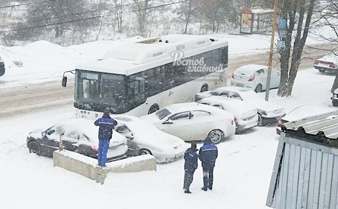 В Александровке произошла авария с участием городского автобуса и нескольких авто