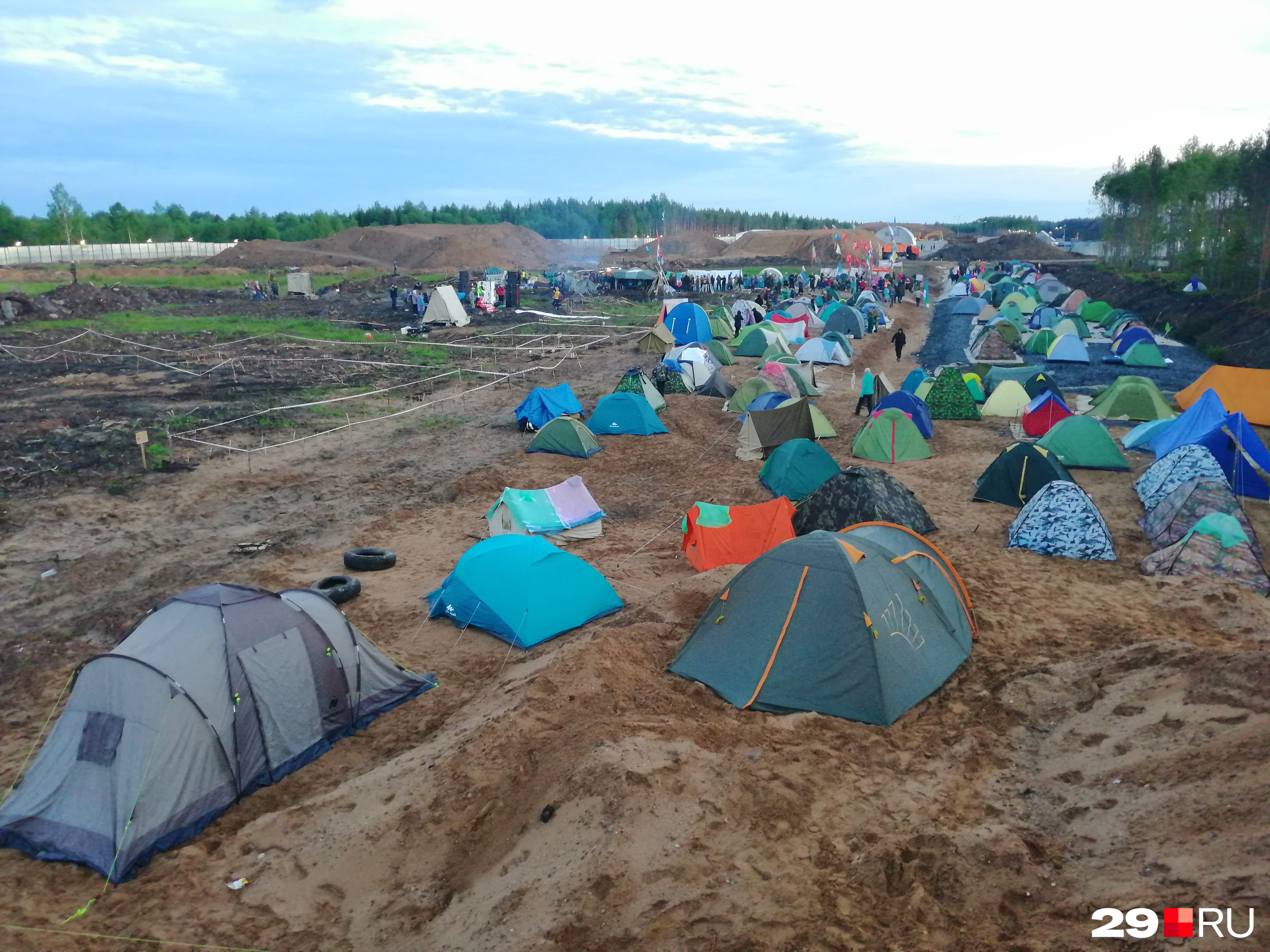 20 июня люди поставили рекорд по количеству человек, приехавших на Шиес 20 июня люди поставили рекорд по количеству человек, приехавших на Шиес