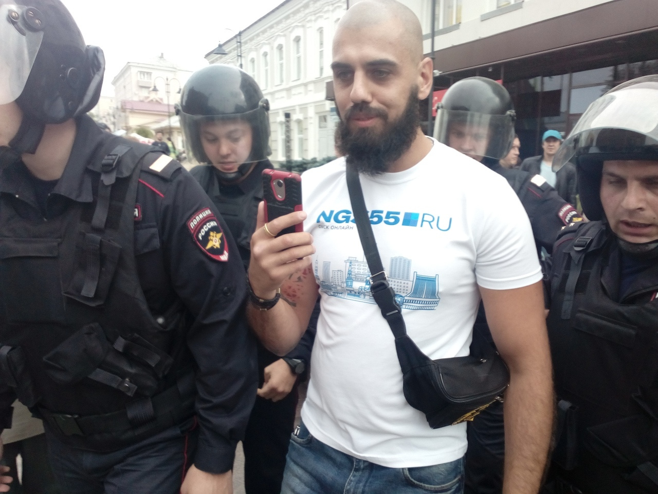 Нашего корреспондента Александра Зубова также задержали