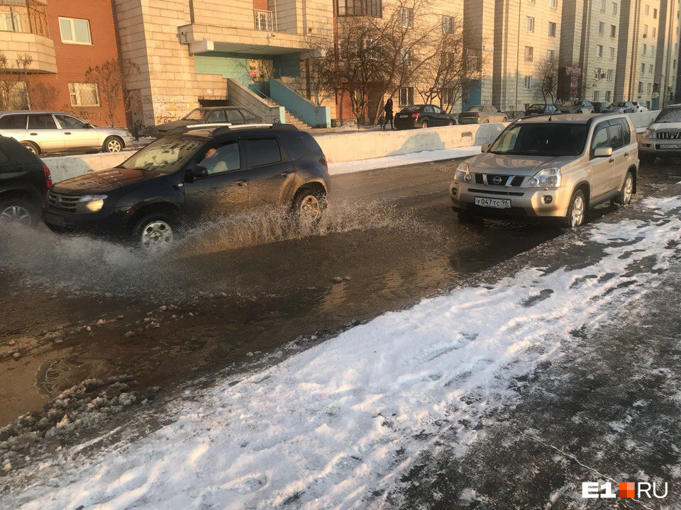 У некоторых машин скрывает колёса У некоторых машин скрывает колёса