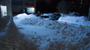 «Снежная глыба пролетела в нескольких сантиметрах от моей головы»: в Новосибирске начался внезапный сход снега с крыш