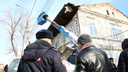 «Будем расселять»: в жилом доме на Водников рухнула крыша